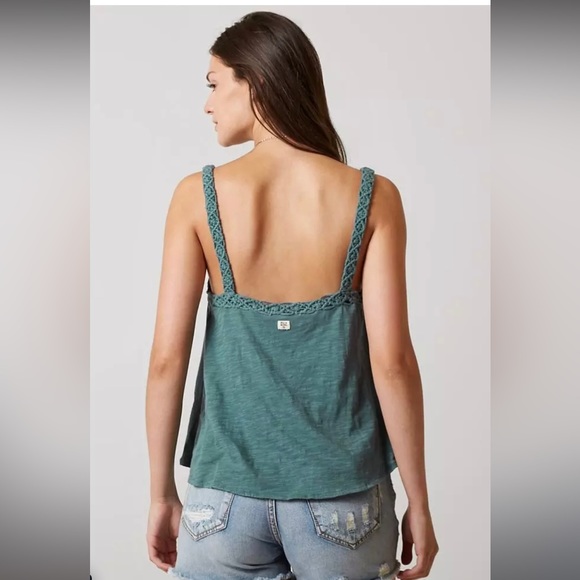 NWT Billabong Show Case Tank size Medium - Picture 2 of 3